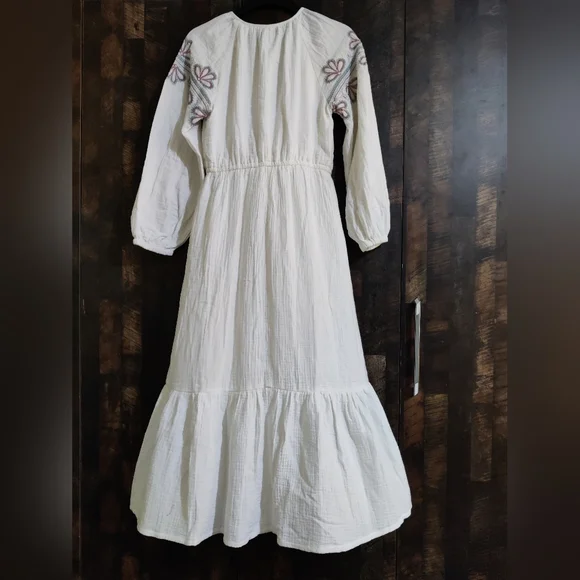 Women's Dress - Picture 10 of 11